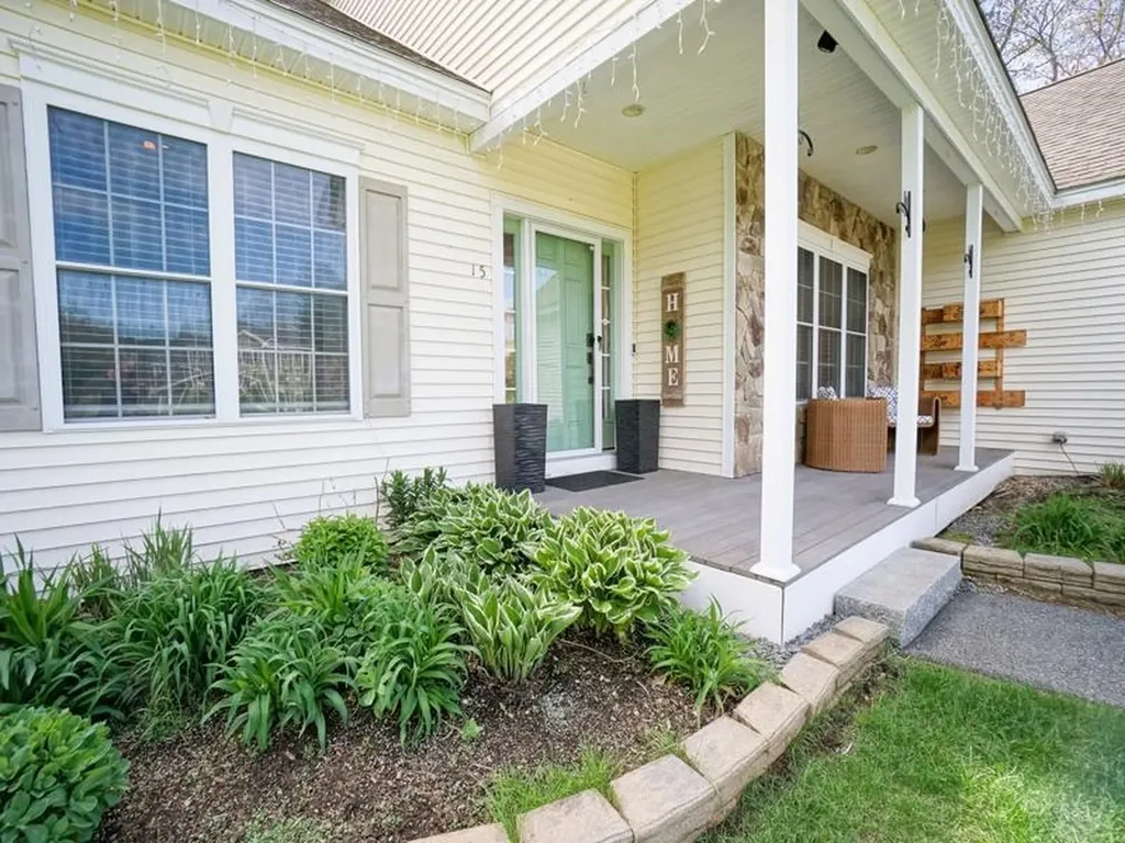 15 Goldfinch Drive Pelham NH 03076