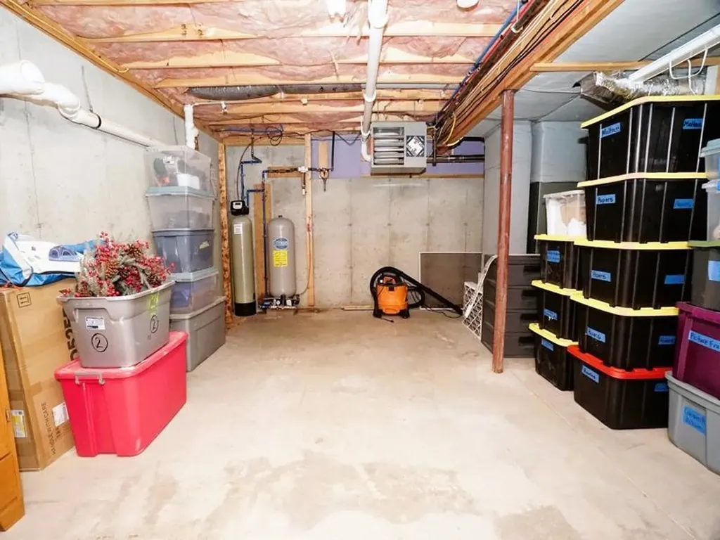 15 Goldfinch Drive Pelham NH 03076