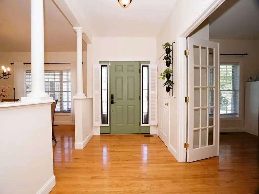 15 Goldfinch Drive Pelham NH 03076