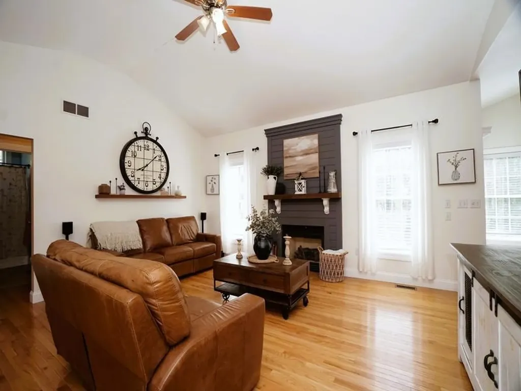 15 Goldfinch Drive Pelham NH 03076