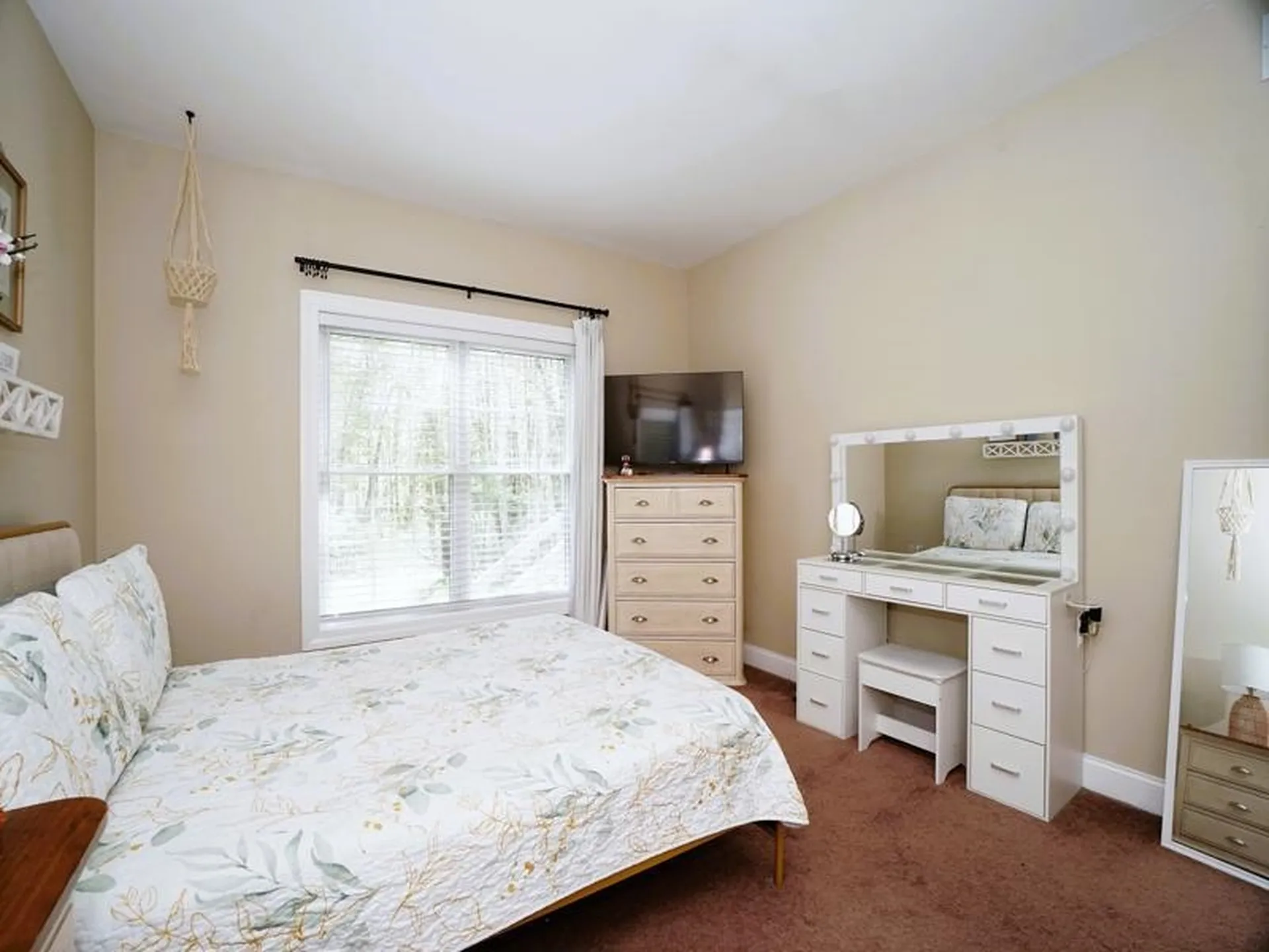 15 Goldfinch Drive Pelham NH 03076