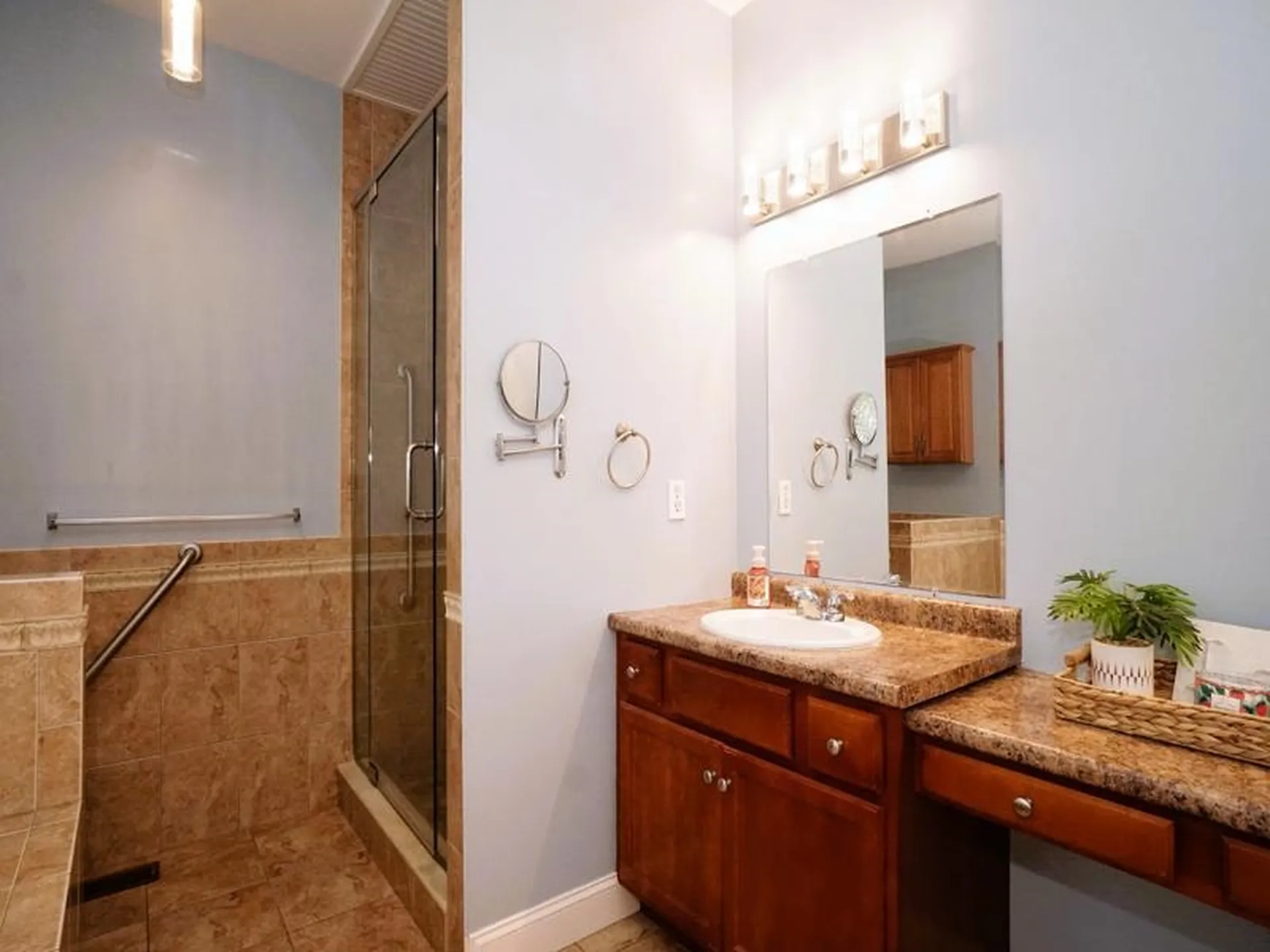 15 Goldfinch Drive Pelham NH 03076