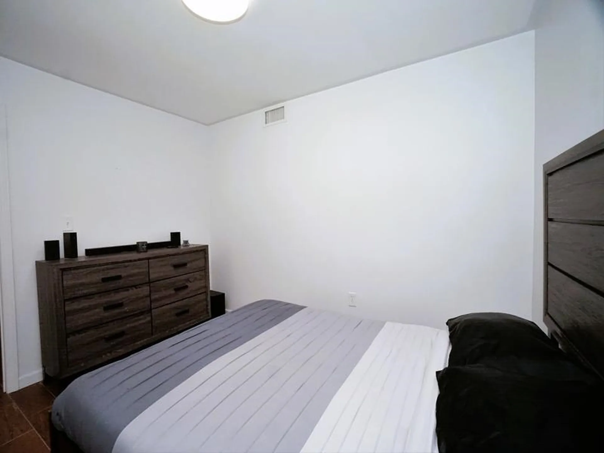 15 Goldfinch Drive Pelham NH 03076
