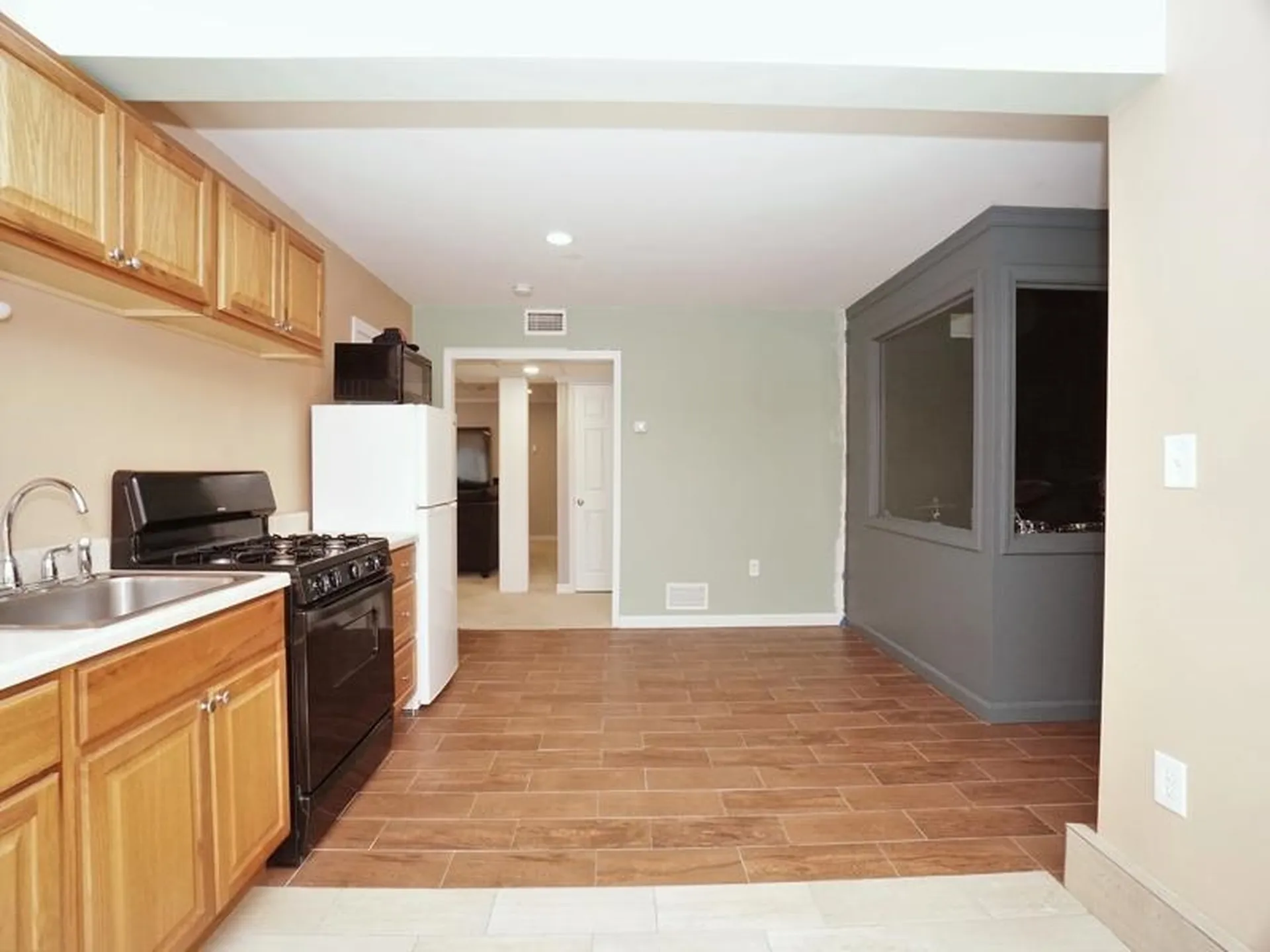 15 Goldfinch Drive Pelham NH 03076