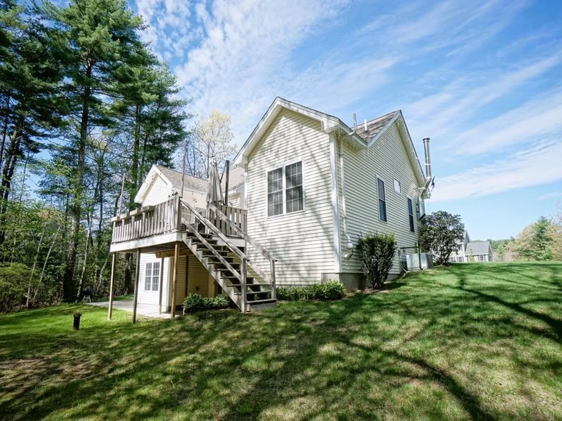 15 Goldfinch Drive Pelham NH 03076