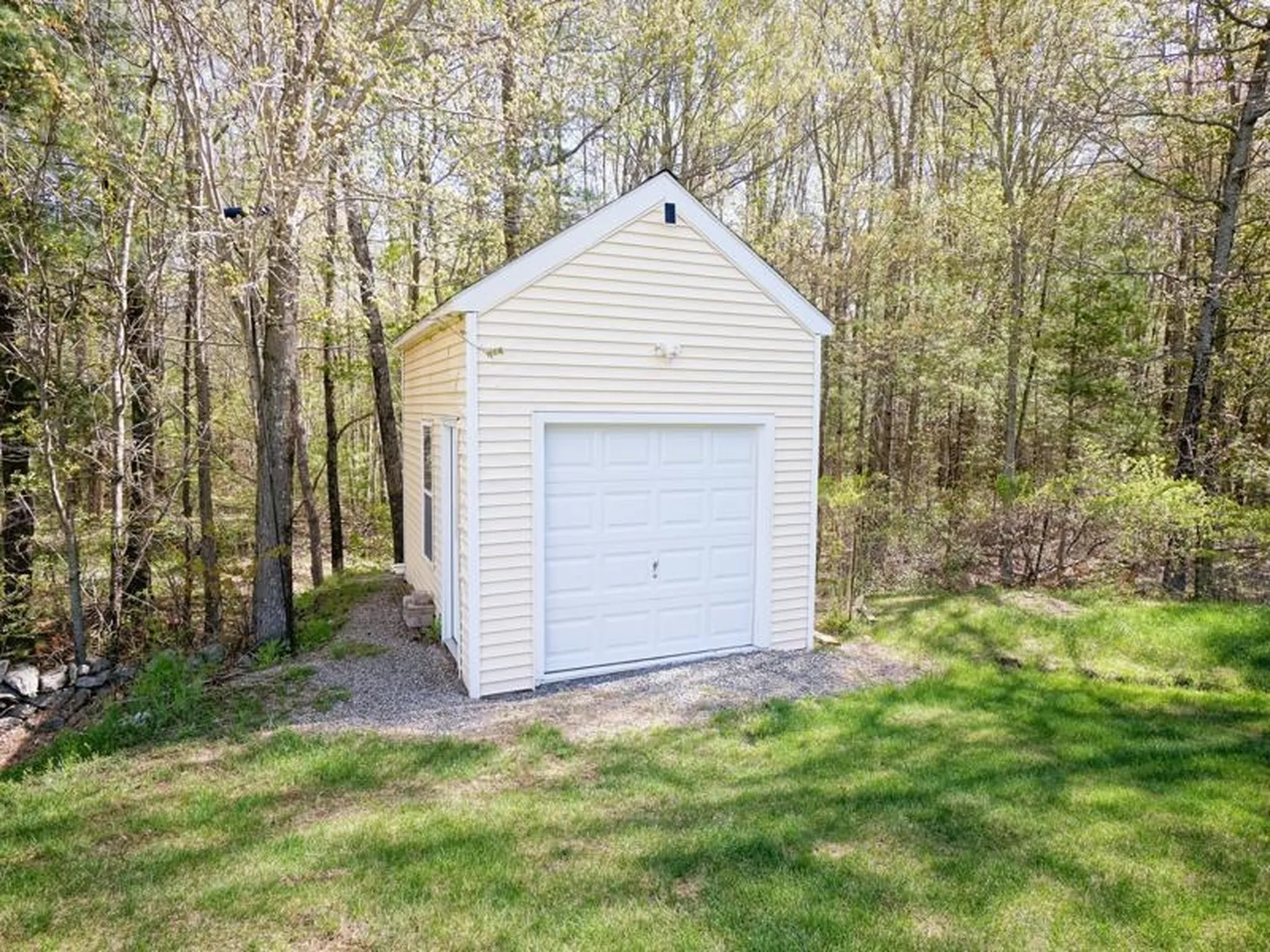 15 Goldfinch Drive Pelham NH 03076