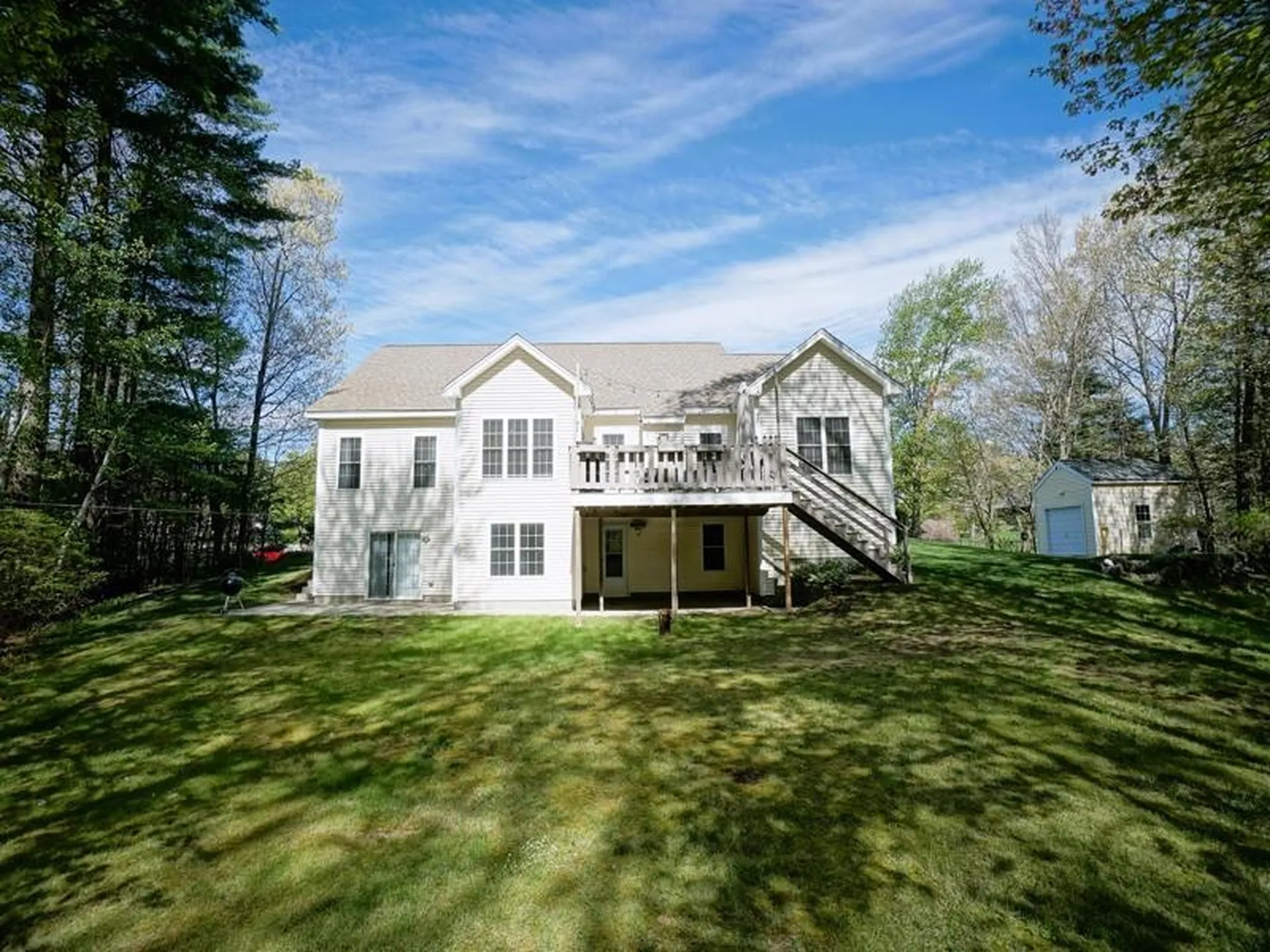 15 Goldfinch Drive Pelham NH 03076