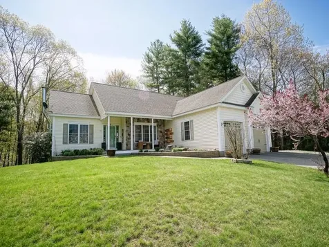 15 Goldfinch Drive Pelham NH 03076