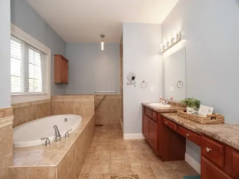 15 Goldfinch Drive Pelham NH 03076