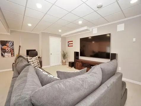15 Goldfinch Drive Pelham NH 03076