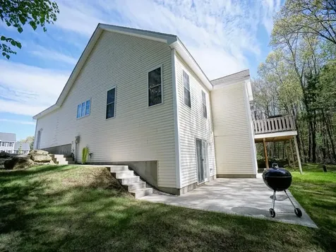 15 Goldfinch Drive Pelham NH 03076