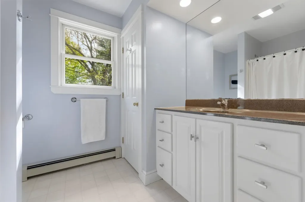 22 New Road North Hampton NH 03862