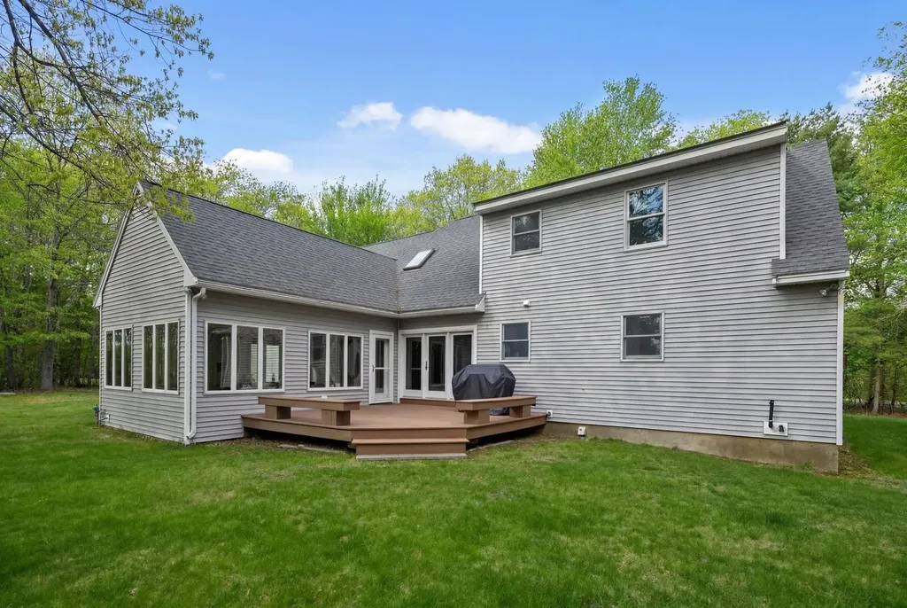 22 New Road North Hampton NH 03862