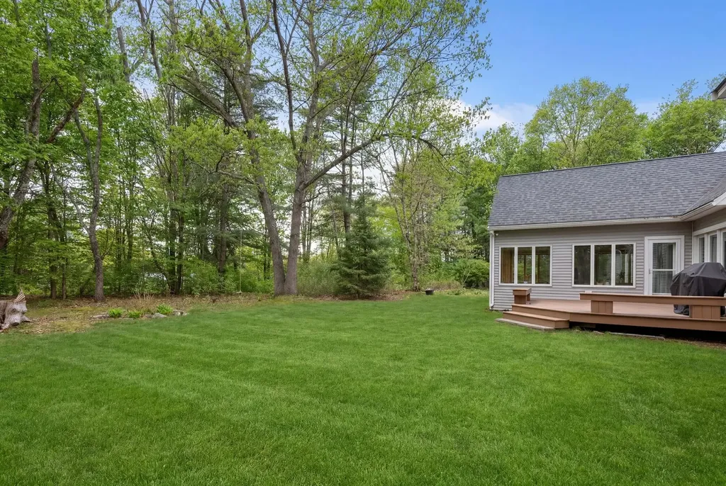 22 New Road North Hampton NH 03862