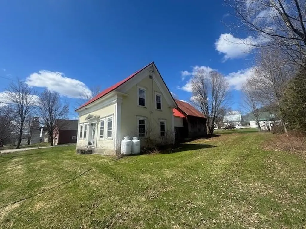 18 New Street Albany VT 05820