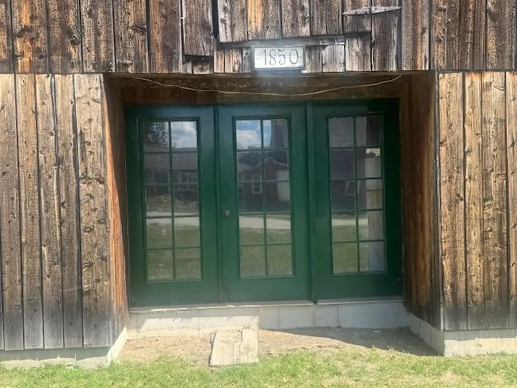 18 New Street Albany VT 05820