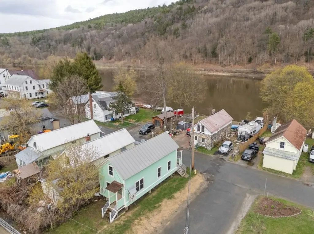 29 National Street Windsor VT 05089