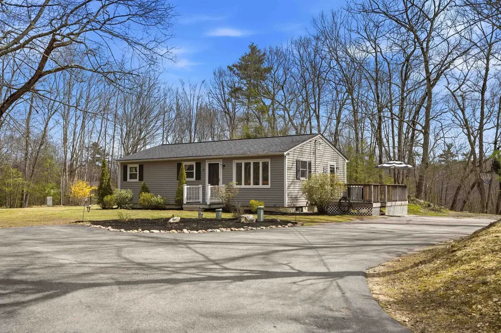 9 Tuttle Road Bedford NH 03110
