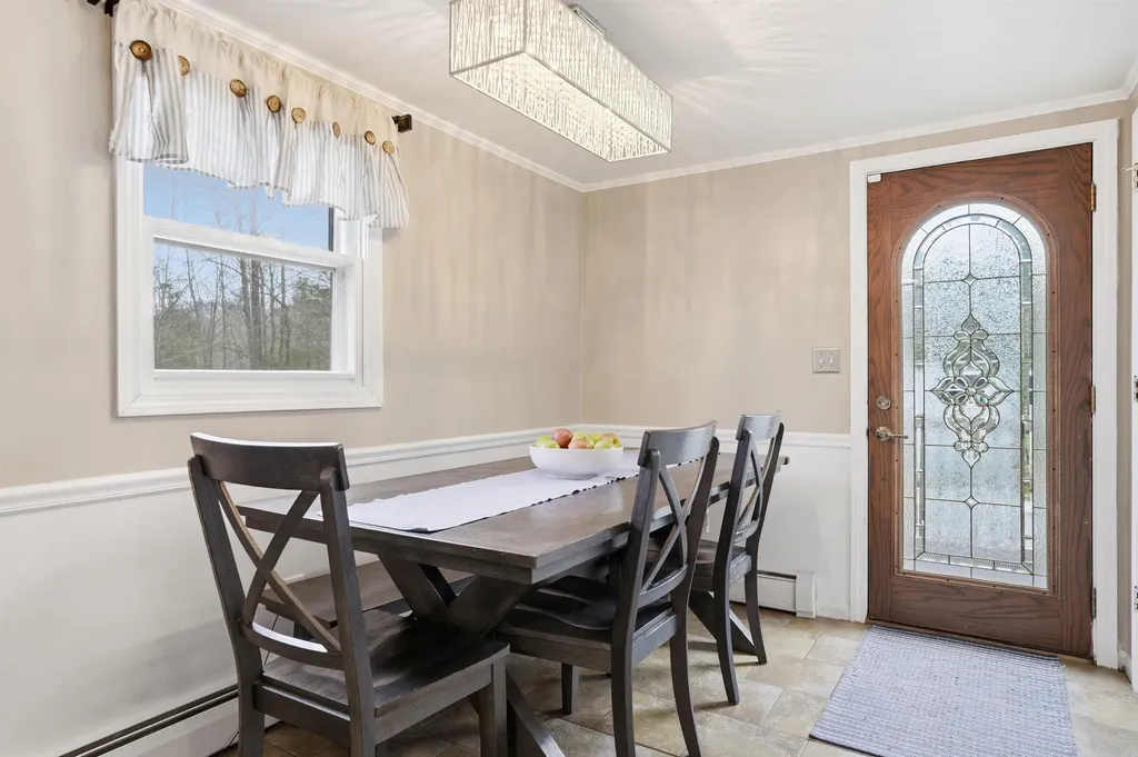 9 Tuttle Road Bedford NH 03110