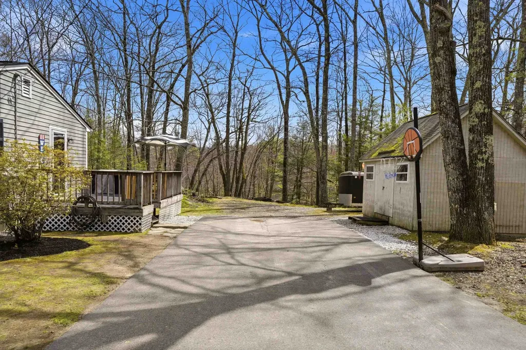 9 Tuttle Road Bedford NH 03110