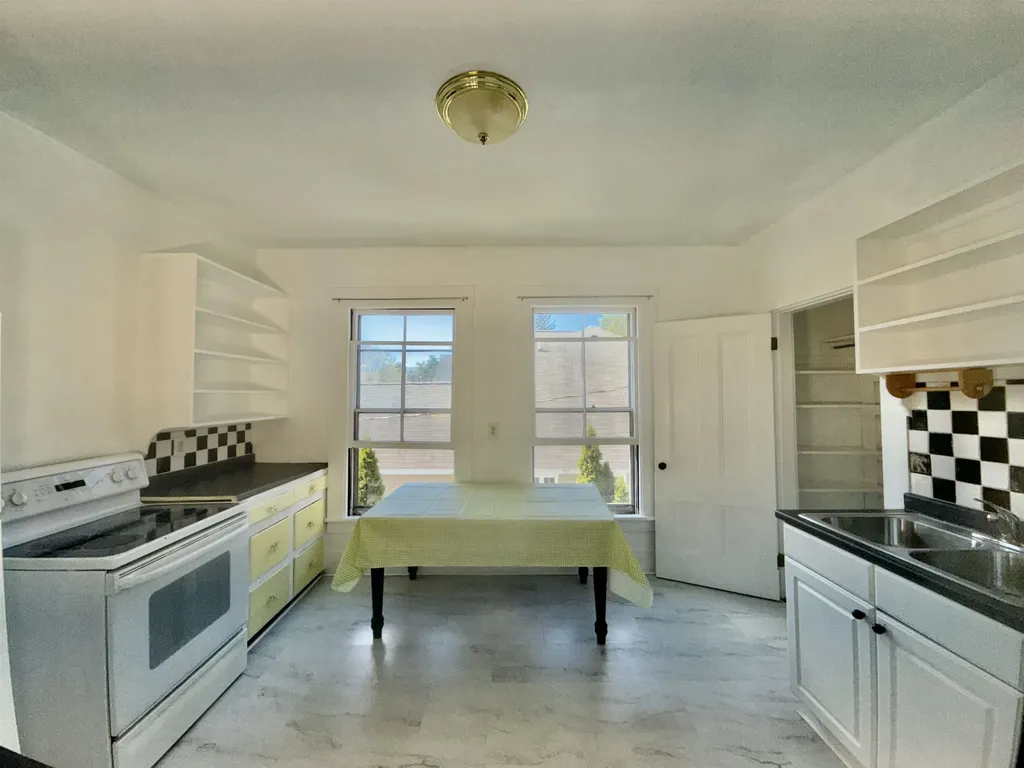 30 Sargents Avenue Nashua NH 03064