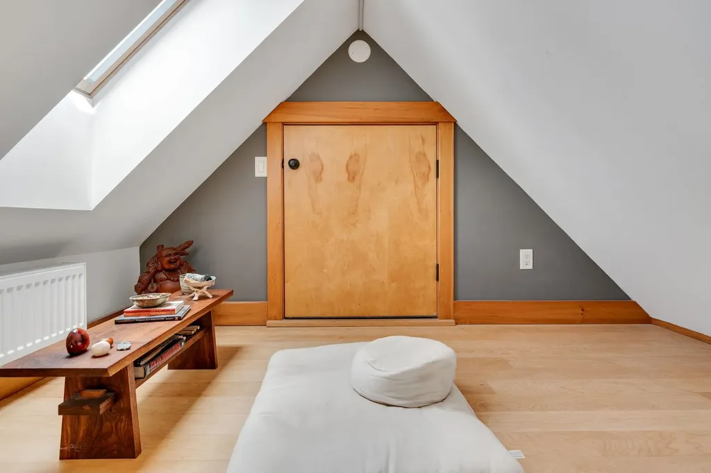 543 Ten Stones Circle Charlotte VT 05445