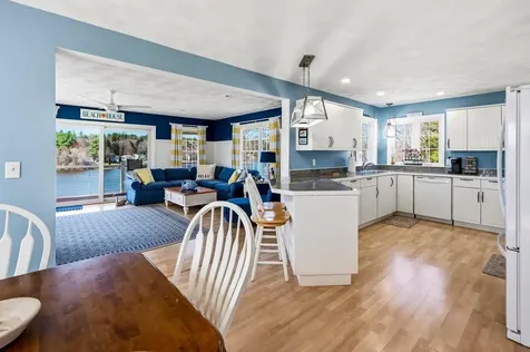 28 Lake Road Epsom NH 03234
