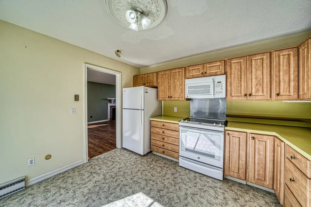 19 Hilltop Place New London NH 03257