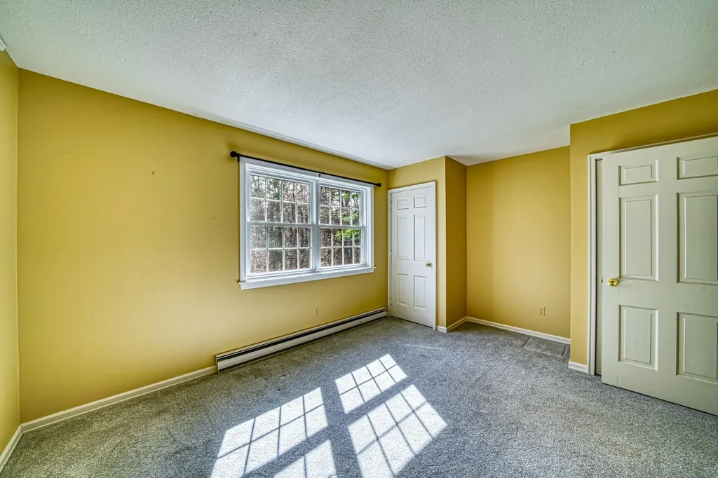 19 Hilltop Place New London NH 03257