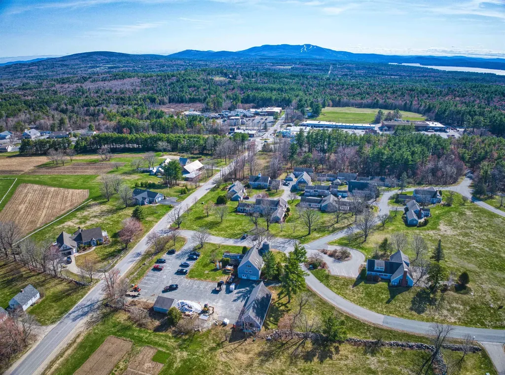 19 Hilltop Place New London NH 03257