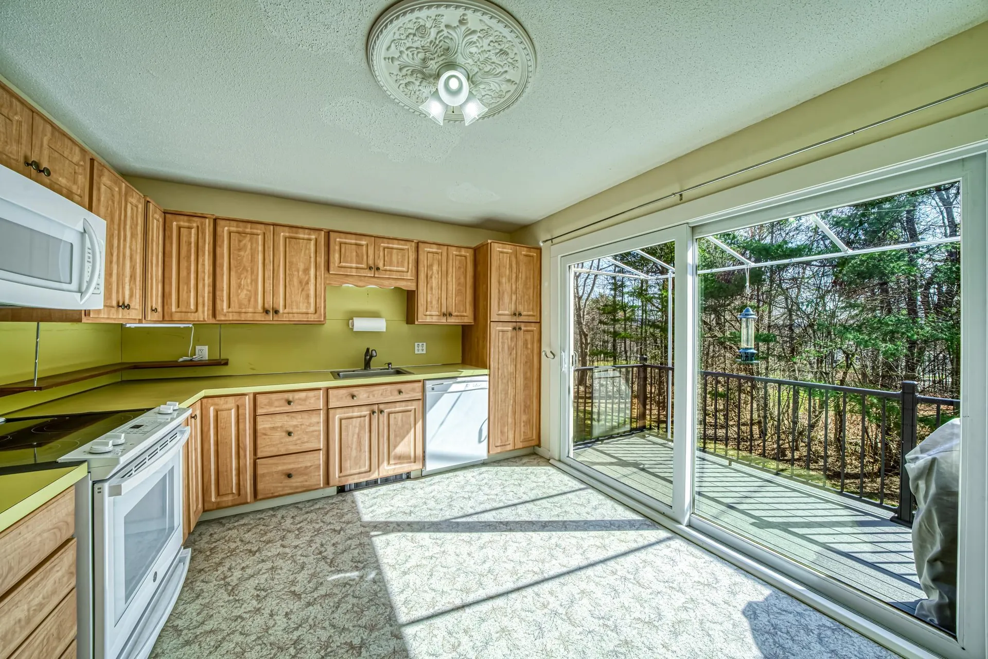 19 Hilltop Place New London NH 03257