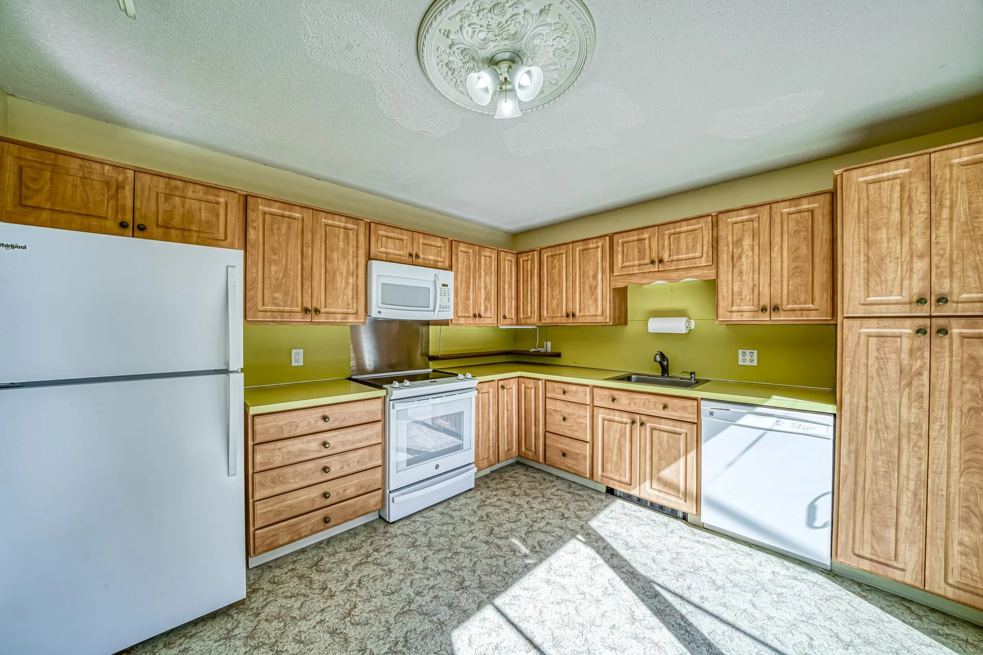 19 Hilltop Place New London NH 03257