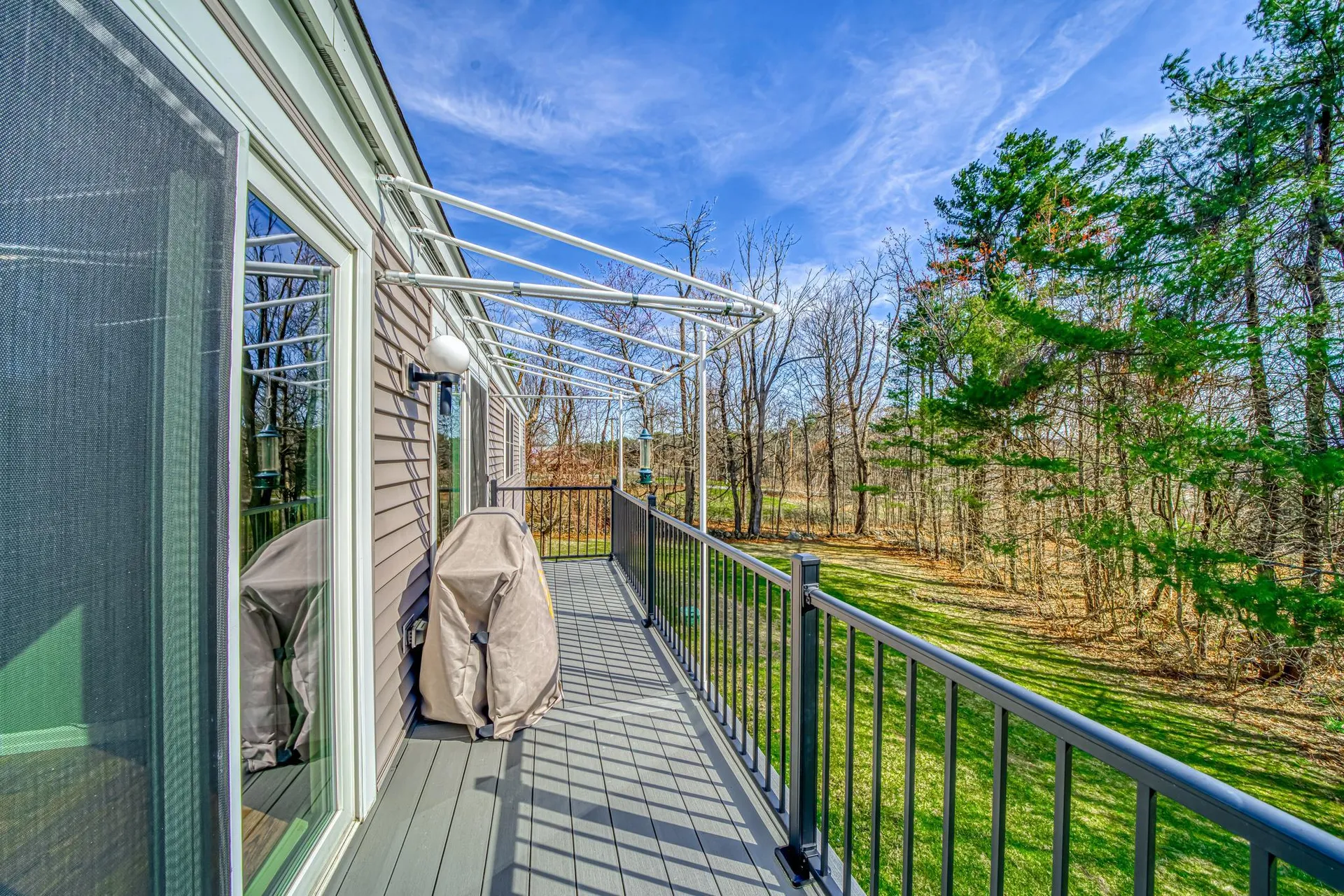 19 Hilltop Place New London NH 03257