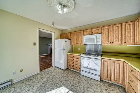 19 Hilltop Place New London NH 03257