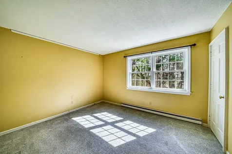 19 Hilltop Place New London NH 03257