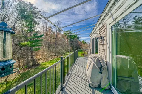 19 Hilltop Place New London NH 03257
