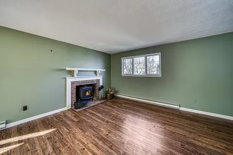 19 Hilltop Place New London NH 03257