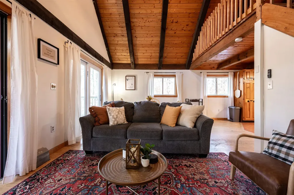 135 Pine River Path Effingham NH 03882