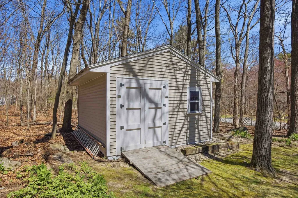 1 Debbie Terrace Derry NH 03038