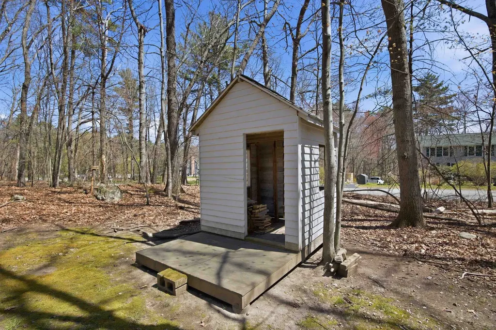 1 Debbie Terrace Derry NH 03038