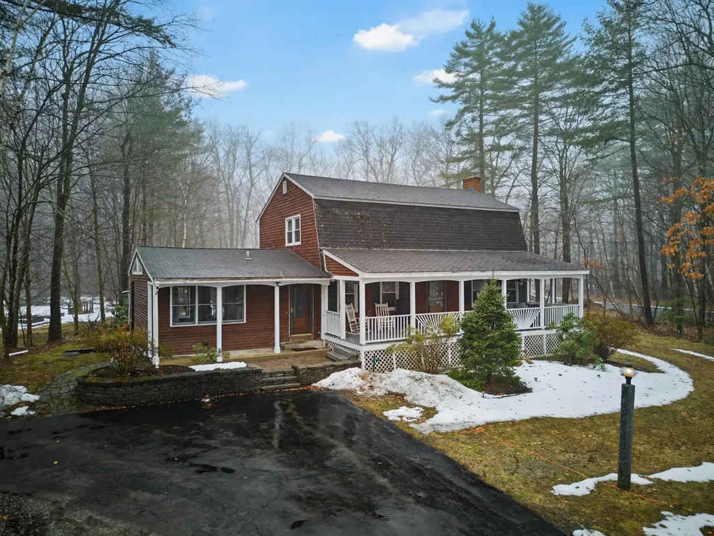 104 Old Auburn Road Derry NH 03038