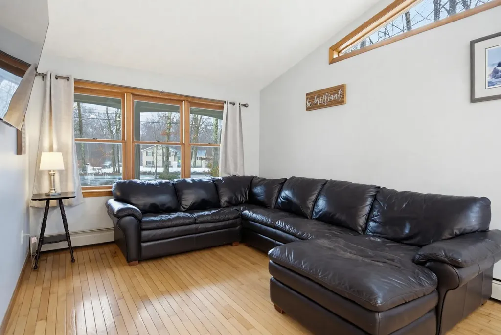 104 Old Auburn Road Derry NH 03038