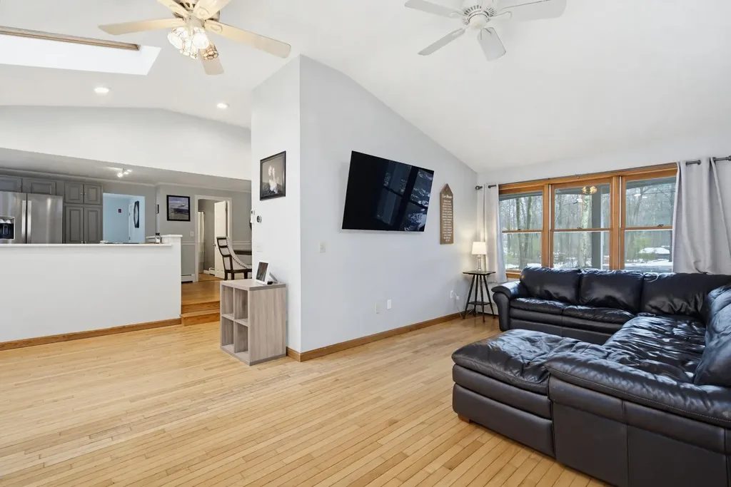 104 Old Auburn Road Derry NH 03038