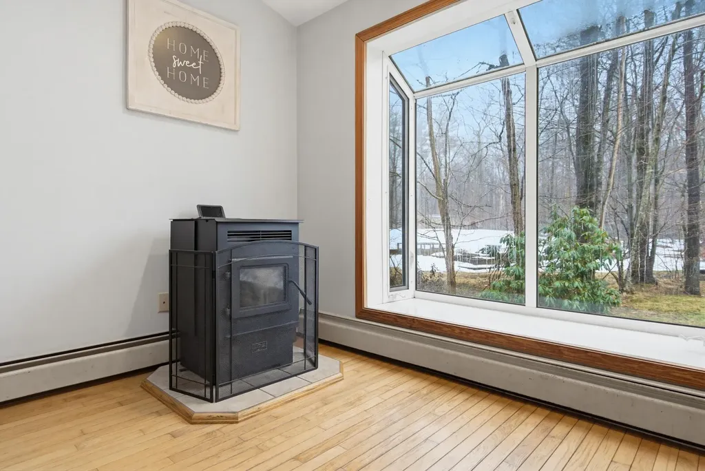 104 Old Auburn Road Derry NH 03038