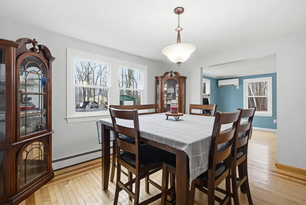 104 Old Auburn Road Derry NH 03038