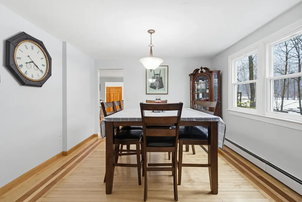 104 Old Auburn Road Derry NH 03038