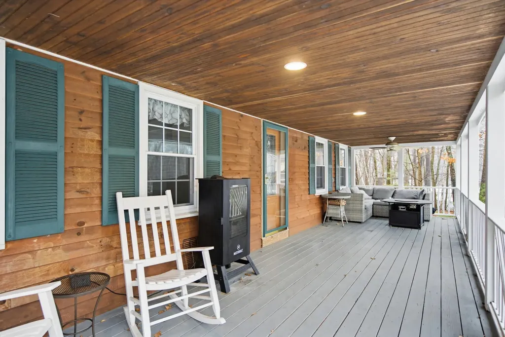 104 Old Auburn Road Derry NH 03038