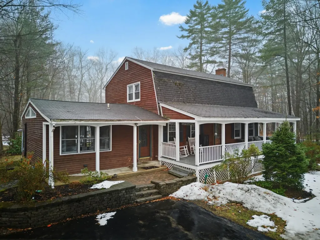 104 Old Auburn Road Derry NH 03038