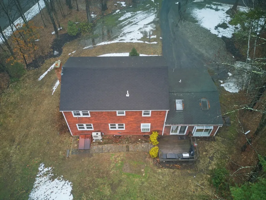 104 Old Auburn Road Derry NH 03038