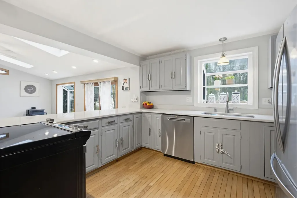 104 Old Auburn Road Derry NH 03038
